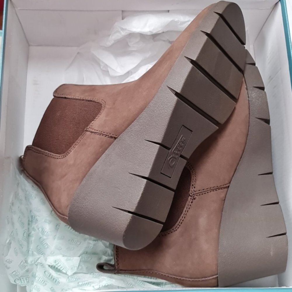 Cliffs by White Mountain Percy Wedge Chelsea Boot - Picture 11 of 11
